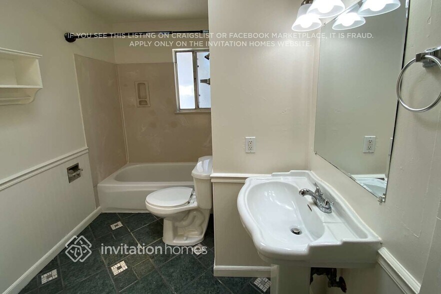 Building Photo - 2207 Santa Ana Dr