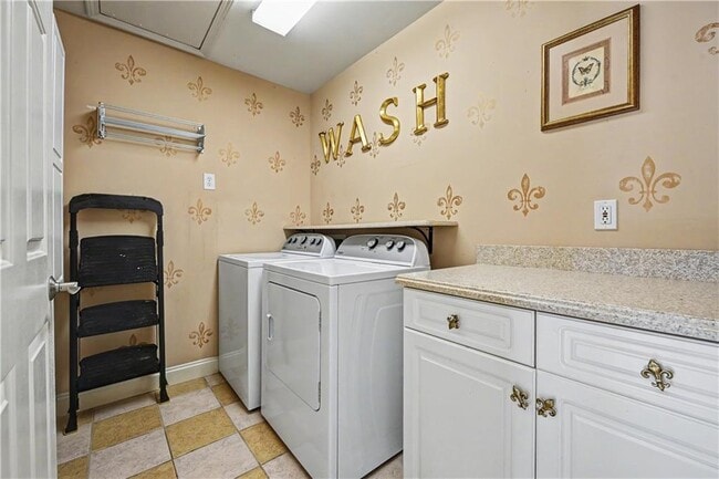 Building Photo - 4026 Palisades Main