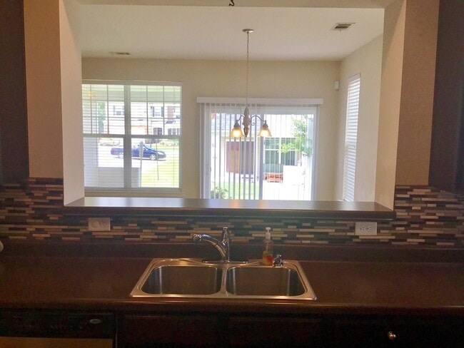 Building Photo - End Unit Townhome with Tons of Extra Storage!