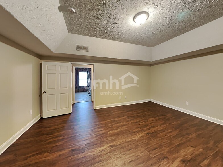 Building Photo - 3892 Refinement Way