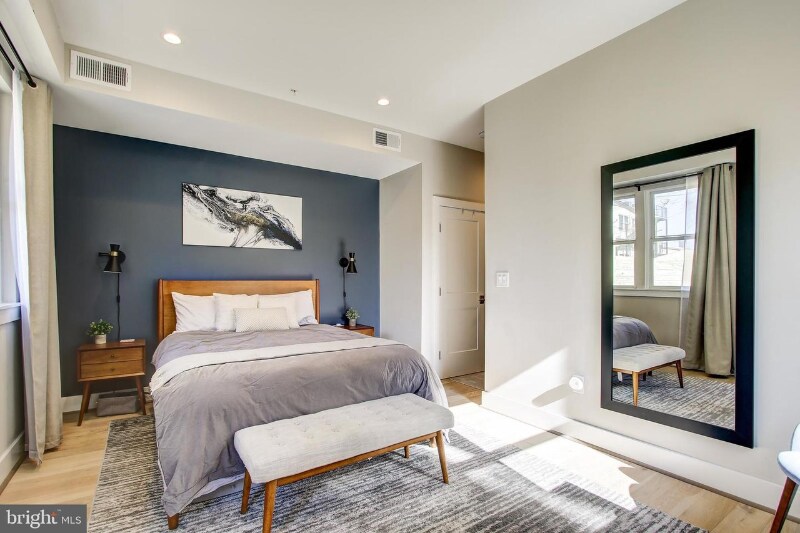 Building Photo - 1636 Trinidad Ave NE