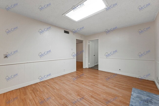 Building Photo - 3532 Hilton Dr