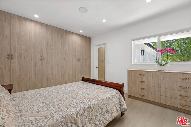 Building Photo - 12849 Tiara St