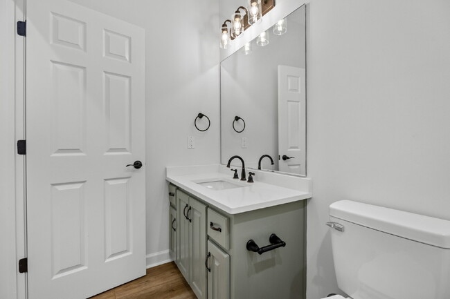 Building Photo - Large townhome in the Desirable Southbridge Community