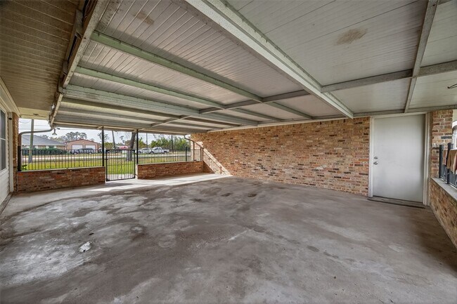 Building Photo - 10645 Oak Brook Dr