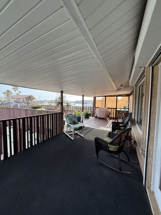 Building Photo - 1209 Pompano Ave