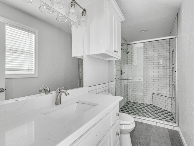 Building Photo - Beautiful Home Just Minutes from the OU Campus!