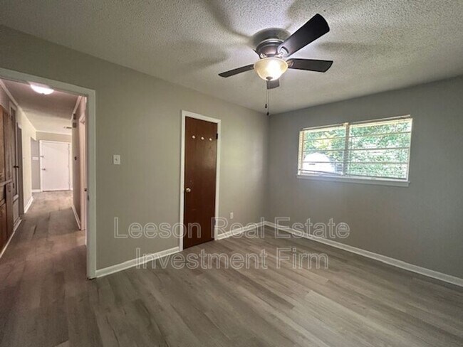 Building Photo - 2107 Orbit Dr
