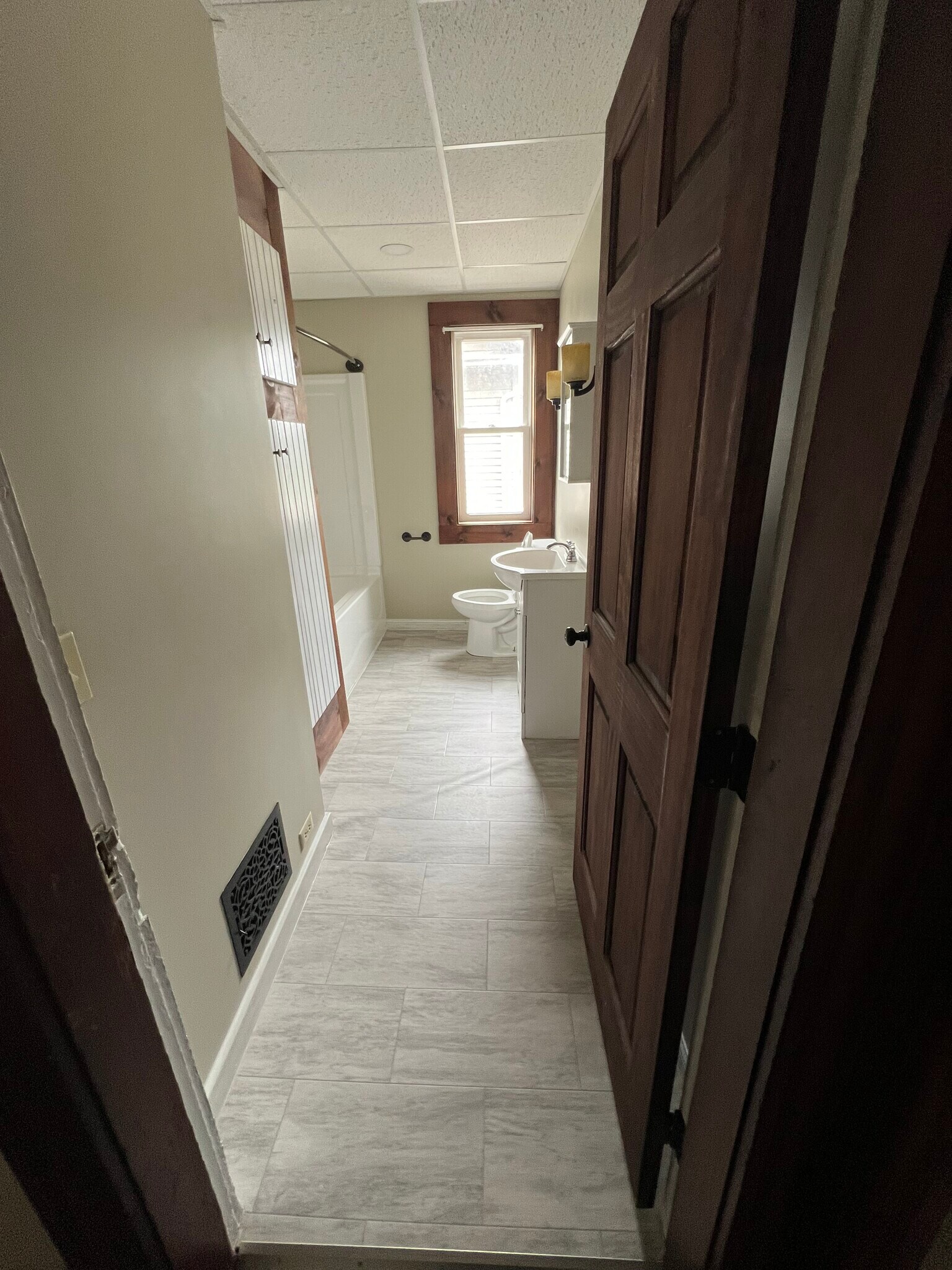 Building Photo - 118 E Chemung Pl