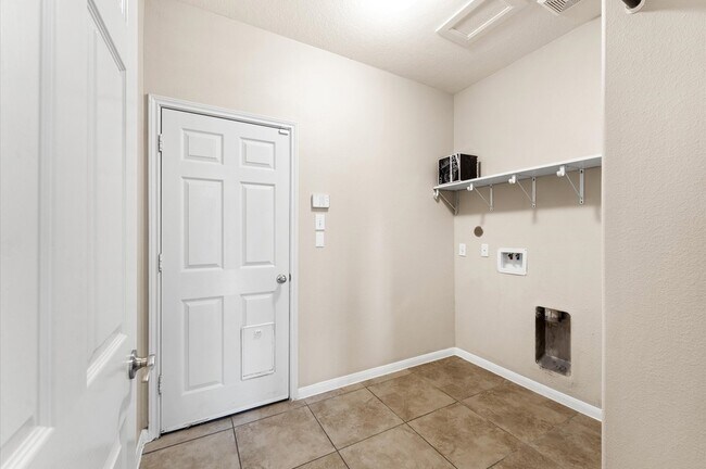 Building Photo - 406 Oak Stream Dr