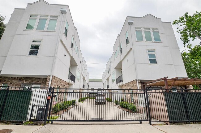 Building Photo - 5903 Val Verde St