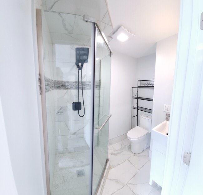 Building Photo - 699 N 600 E