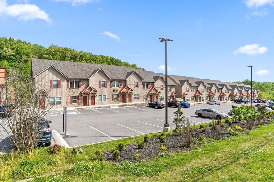 Building Photo - 1513 Wilma Rudolph Blvd