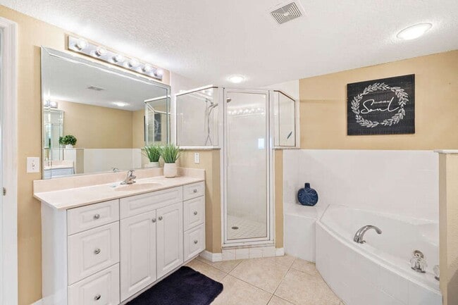 Building Photo - Beautiful Ocean Walk Condo