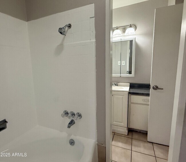 Building Photo - 4719 N 15th Ave