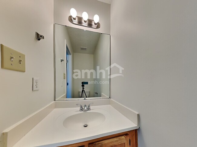 Building Photo - 8527 Ochre Dr