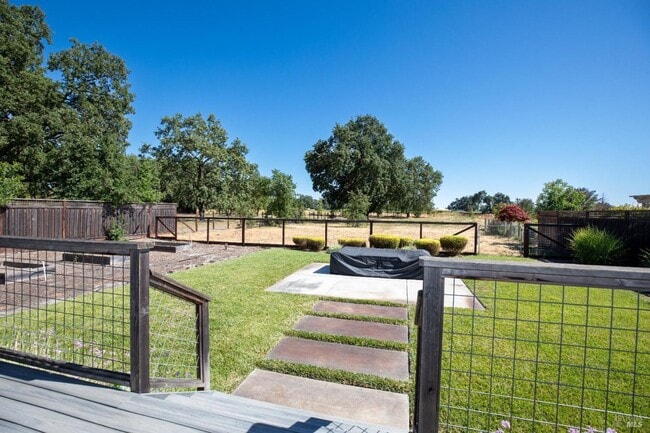 Building Photo - Nature Lover's Newer 1 bedroom single fami...