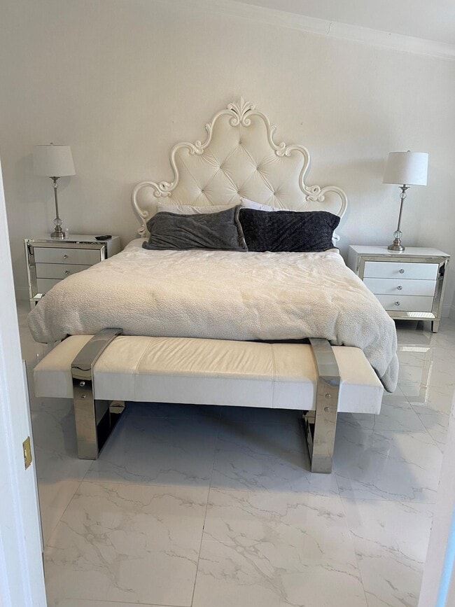 Building Photo - 7449 Glendevon Ln