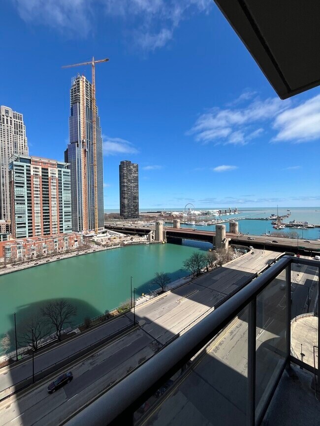 Building Photo - 420 E Waterside Dr