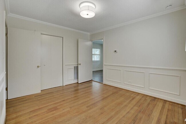 Building Photo - 121 Marshdale Ave SW