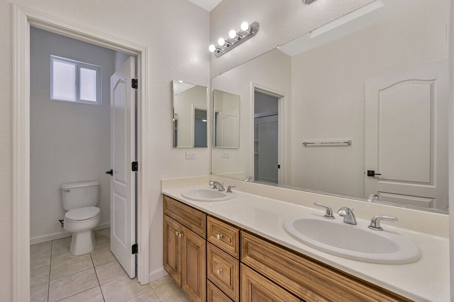 Building Photo - 2678 Deerwood Dr
