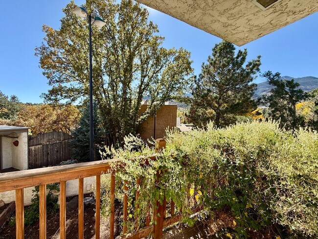 Building Photo - Historic Manitou Springs Home for Rent – M...