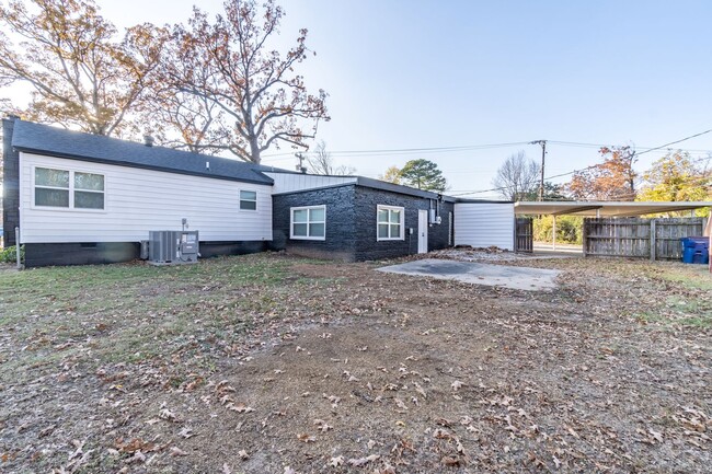 Building Photo - Beautiful Newly Remodeled 3 Bed / 2 Bath H...