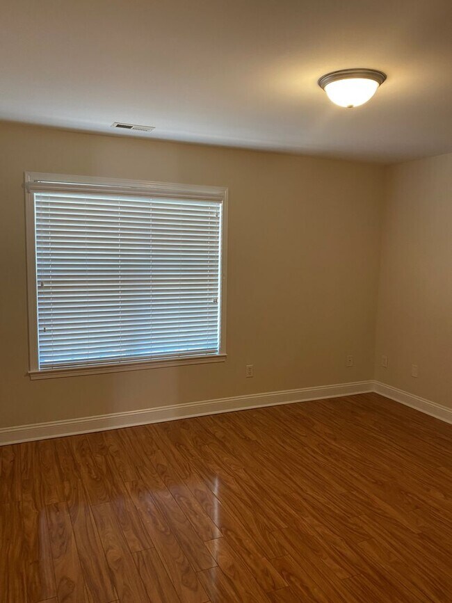 Building Photo - 4 bedroom/3 bathroom in Cypress Island community, minutes from Carolina Beach!