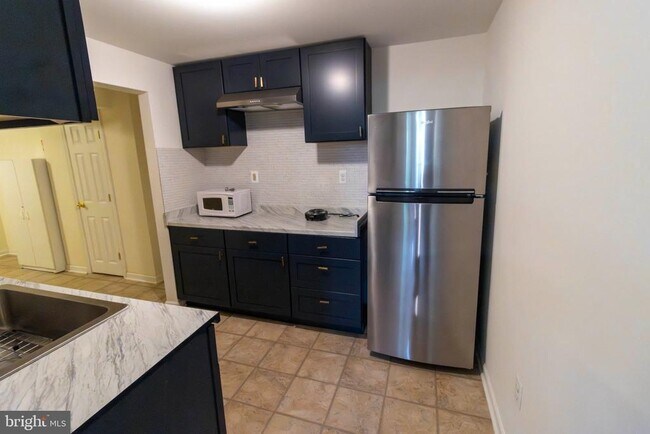 Building Photo - 4 Fieldstone Ct