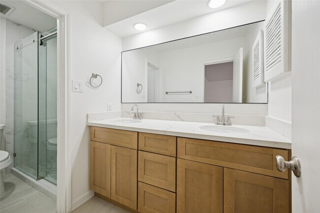 Building Photo - 705 Harold St