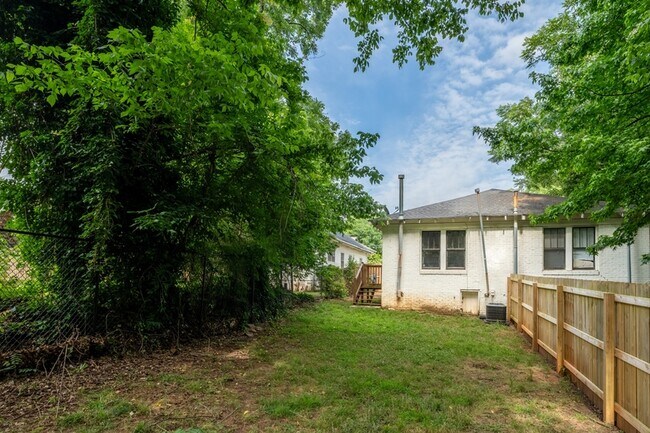 Building Photo - 23 Clifton St SE