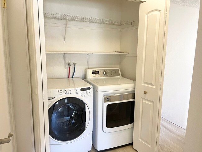 Building Photo - Updated 2 Bedroom Condo in Rohnert Park w/...