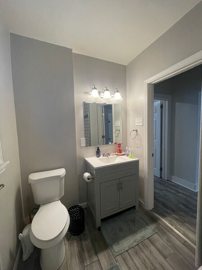 Building Photo - Spacious 3 Bedroom Home with Full finished Basement and Detached Garage!