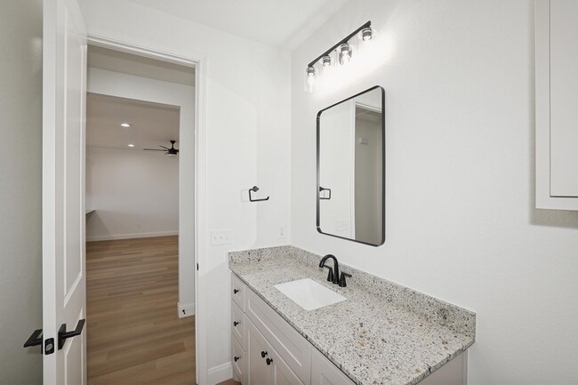 Building Photo - 10424 Tierra Santa Dr