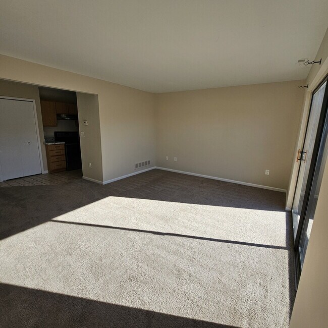 Building Photo - 2-bedroom, 1.5 bath that features two bedr...