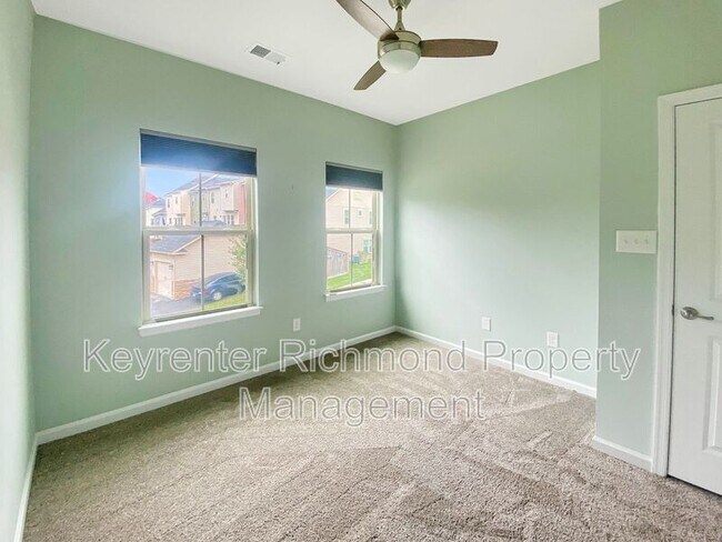 Building Photo - 16512 Thornapple Aly