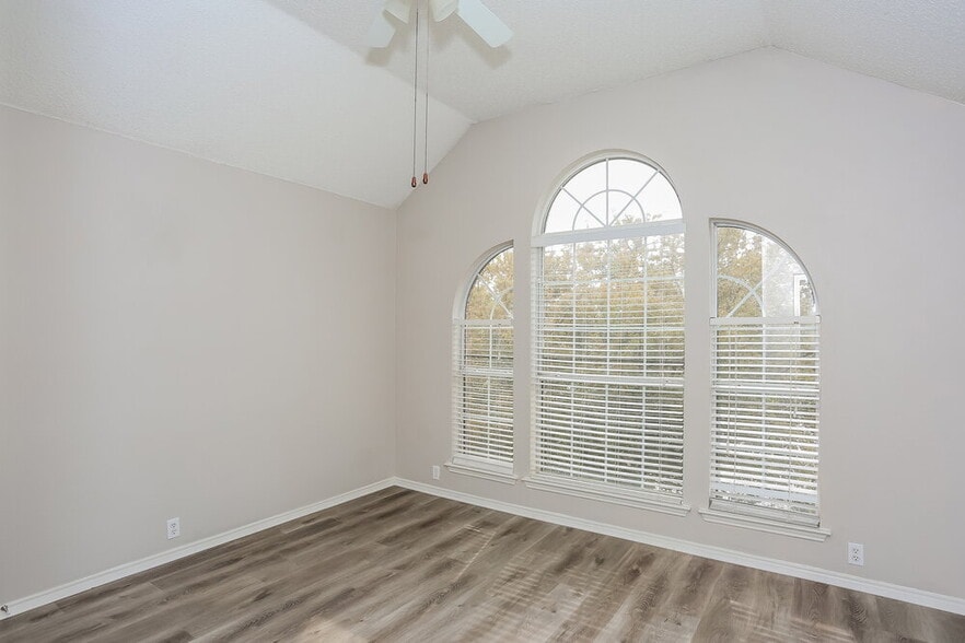 Building Photo - 2616 Lonesome Oak Dr