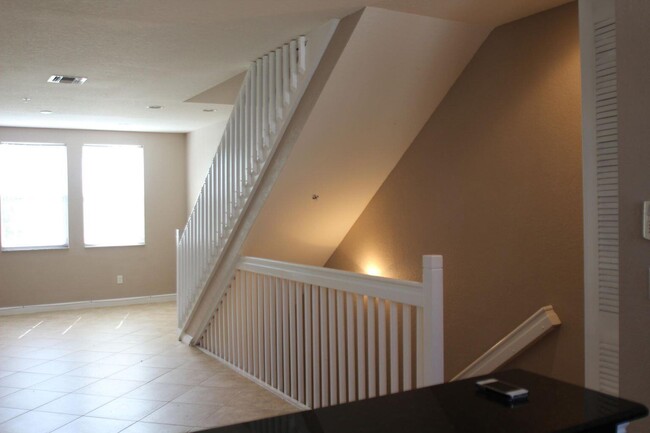 Building Photo - 960 Millbrae Ct