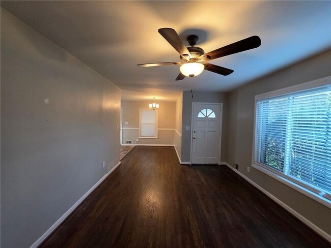 Building Photo - 652 Forest Ridge Dr SE