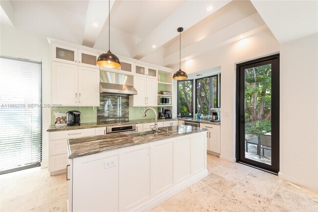 Building Photo - 650 Curtiswood Dr