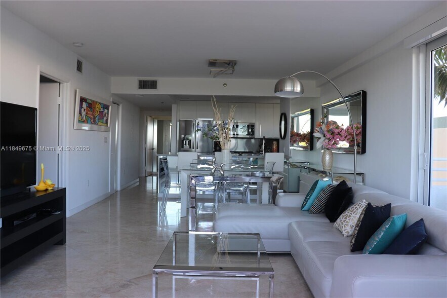 Building Photo - 226 Ocean Dr