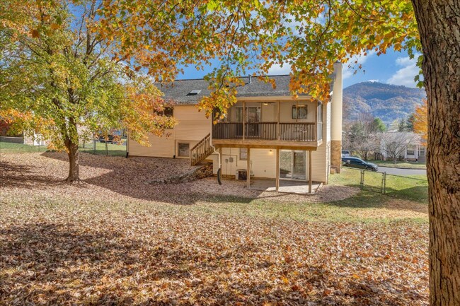 Building Photo - 5184 Orchard Hill Dr