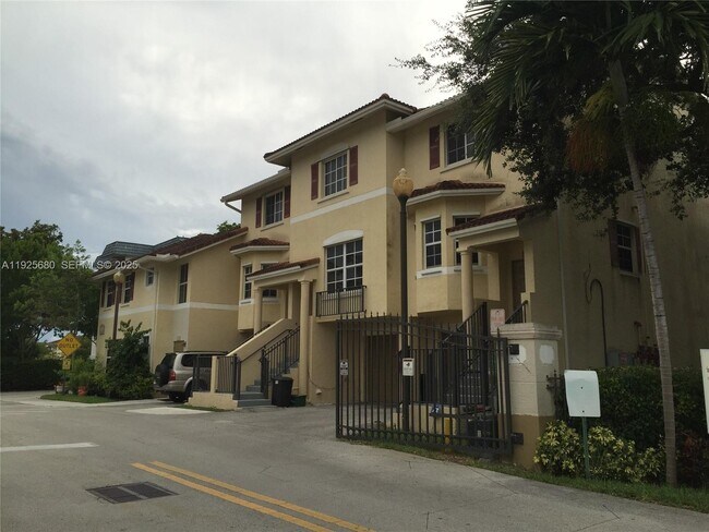 Building Photo - 8940 NE 8th Ave