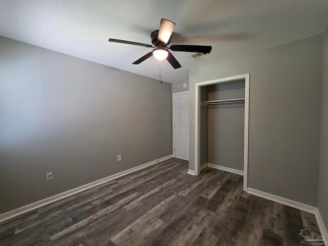 Building Photo - 3346 Green Briar Cir