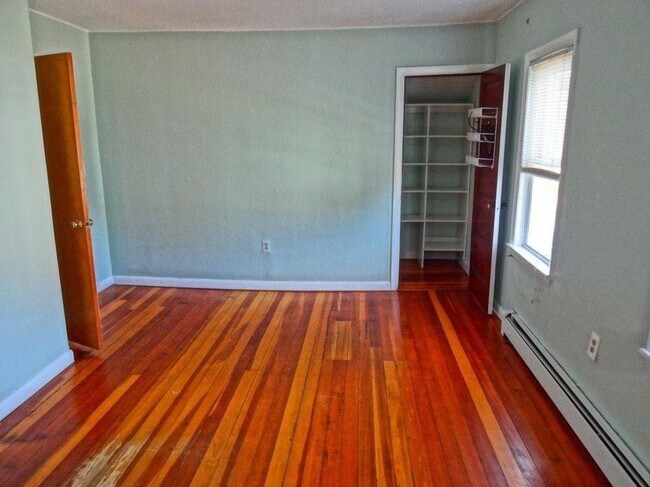 Building Photo - 67 Hall Ave