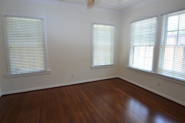 Building Photo - 2135 Bissonnet St