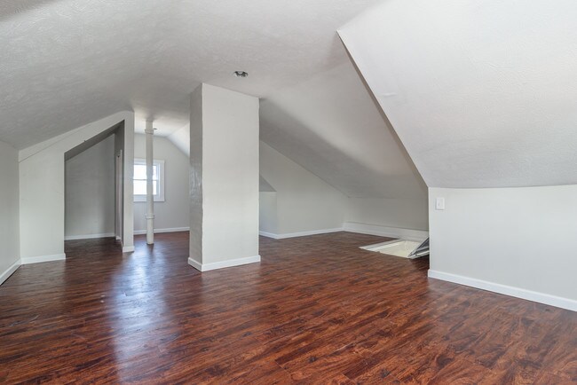 Building Photo - 19610 Shawnee Ave