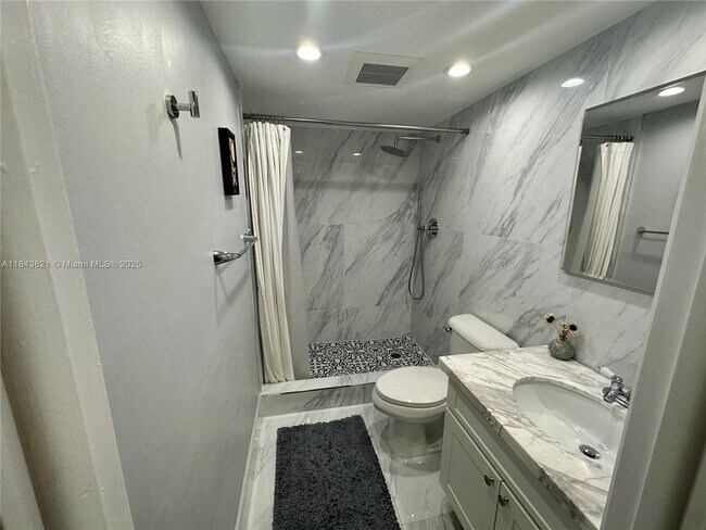 Building Photo - 3151 N Course Ln