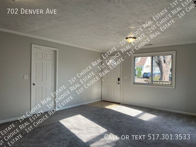 Building Photo - 3-BDR 1-BTH House with New Kitchen & New C...