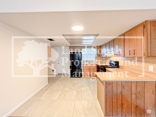 Building Photo - 729 W Daughtery Rd